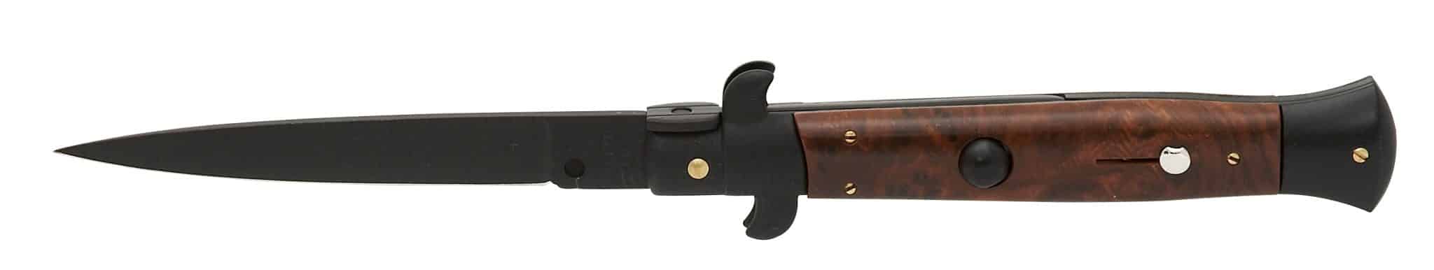 Cuchillo Con Mango De Madera En Un Soporte Imagen De Archivo - Imagen